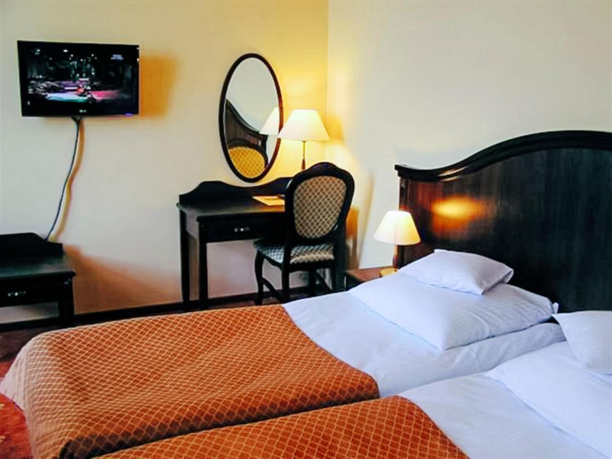 Hotel Zamek Krolewski W Rydzynie Rydzyna Ngoại thất bức ảnh